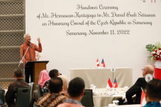 Ganjar Pranowo Tawarkan...