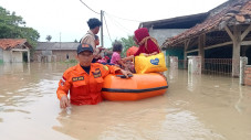Banjir di Karawang Terus...