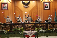 Tepat di Hari Pahlawan,...