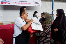 Stabilkan Harga Sembako,...