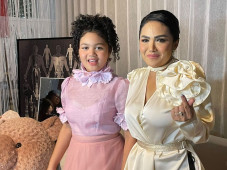 Anak Krisdayanti, Amora...