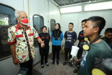 Sukses Bangun SDM Lokal,...