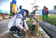 Peringati Hari Ibu,...