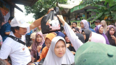 Hari Ibu, Relawan Sandiaga...