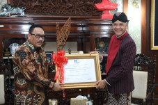 Di Bawah Kepemimpinan...