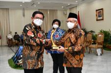 Pertahankan PROPER Emas,...