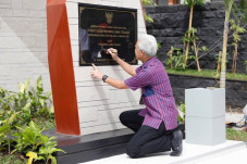 Resmikan Pusat Data...