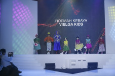 Meriahkan Jakarta Fashion...