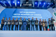 Gelar Business Review,...