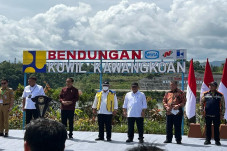 Jokowi Resmikan Bendungan...