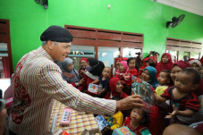 Cegah Stunting, Ganjar...
