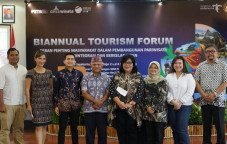 Pelaku Wisata di Labuan...