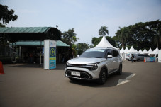 Tak Hanya Jajal Mobil...
