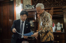 Ganjar Jajaki Kerja...
