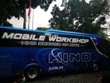 Hino Terjunkan Bus Bengkel...