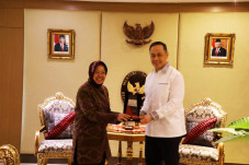 Mensos Risma Bangga...