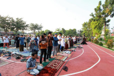 Antusias Warga Kompleks...