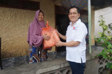 Dapat Paket Lebaran,...