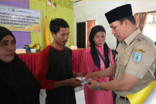 Warga Lamandau Mendapat...
