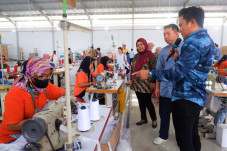 Perkuat Kerja Sama dengan...