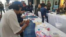 Seniman Bali Hadirkan...