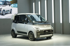 Wuling Suntik Tren Elektrifikasi...