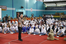 Buka Layanan Aduan Pungli,...