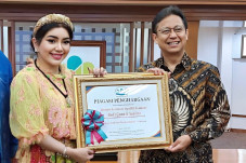 Menkes Budi Gunadi Terima...