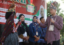 Ganjar Ajak Petani Milenial...