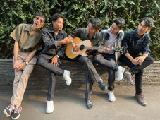 Berawal dari Band Kafe,...