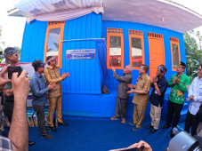Resmikan Bantuan RLH...