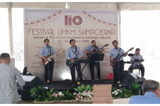 Band Karyawan Kantoran...