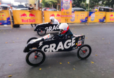 Saling Beradu Kencang,...