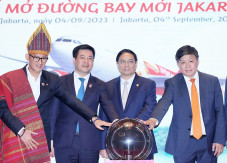 Buka Rute Penerbangan...