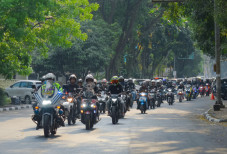 Ratusan Komunitas Motor...