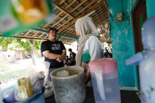 Cara Unik Sopir Truk...