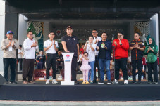 Seru! Menpora Ajak Warga...