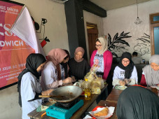 Srikandi Ganjar Gelar...