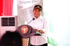 Cara Menko PMK Menghadapi...