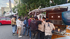 Sambangi Bandung, Mobil...