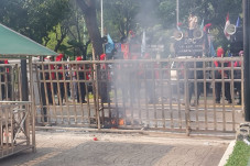 Memanas! Buruh Rusak...