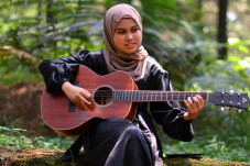 Kenalkan Lagu Duniaku,...