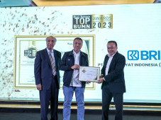 Raih Penghargaan TOP...