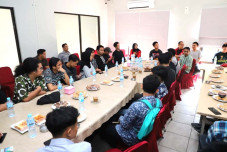 Bertemu Relawan Jokowi,...
