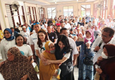 Semangati Ibu-ibu di...