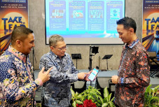 Hadapi Kompetisi Industri...