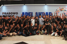 Relawan KamiBerdiri...