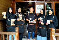 Harumnya Bisnis Kopi...