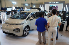 Antusias Terhadap Mobil...