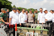 Terima Bantuan Alsintan...